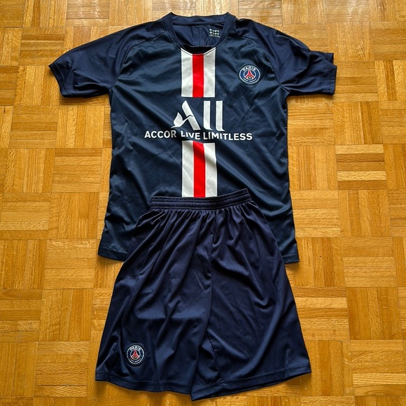 PSG Replica Jersey Kit. Jersey and short. No name on back - Picture 1 of 4
